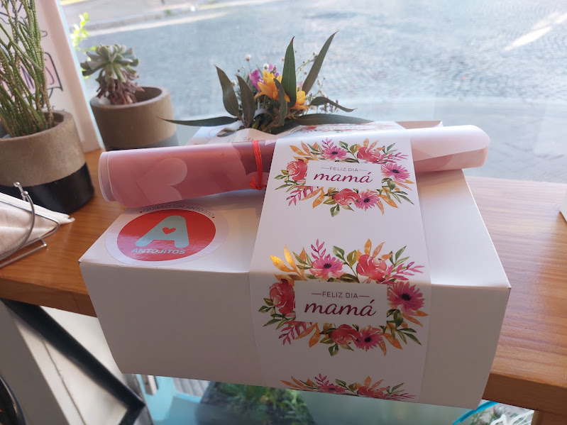 Box de regalo de Antojitos con moño floral, edición Día de la Madre