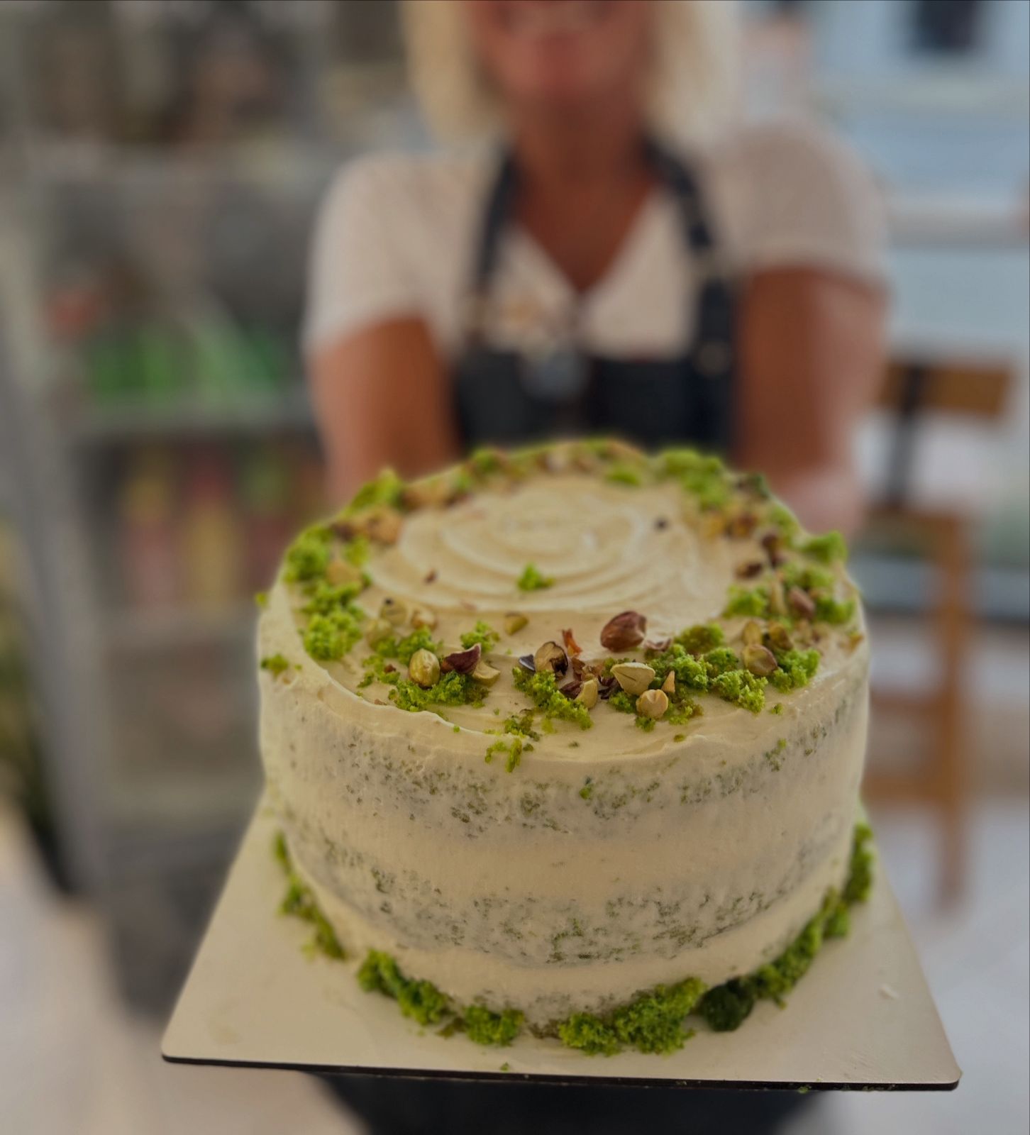 Antojitos pistachio cake with cream and pistachios